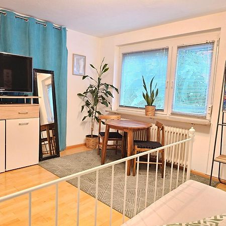 Doppelzimmer 2 I Geteiltes Bad & Kueche I Mit Dem Zug Nur 4 Min Bis Zum Hauptbahnhof Freiburg im Breisgau Buitenkant foto